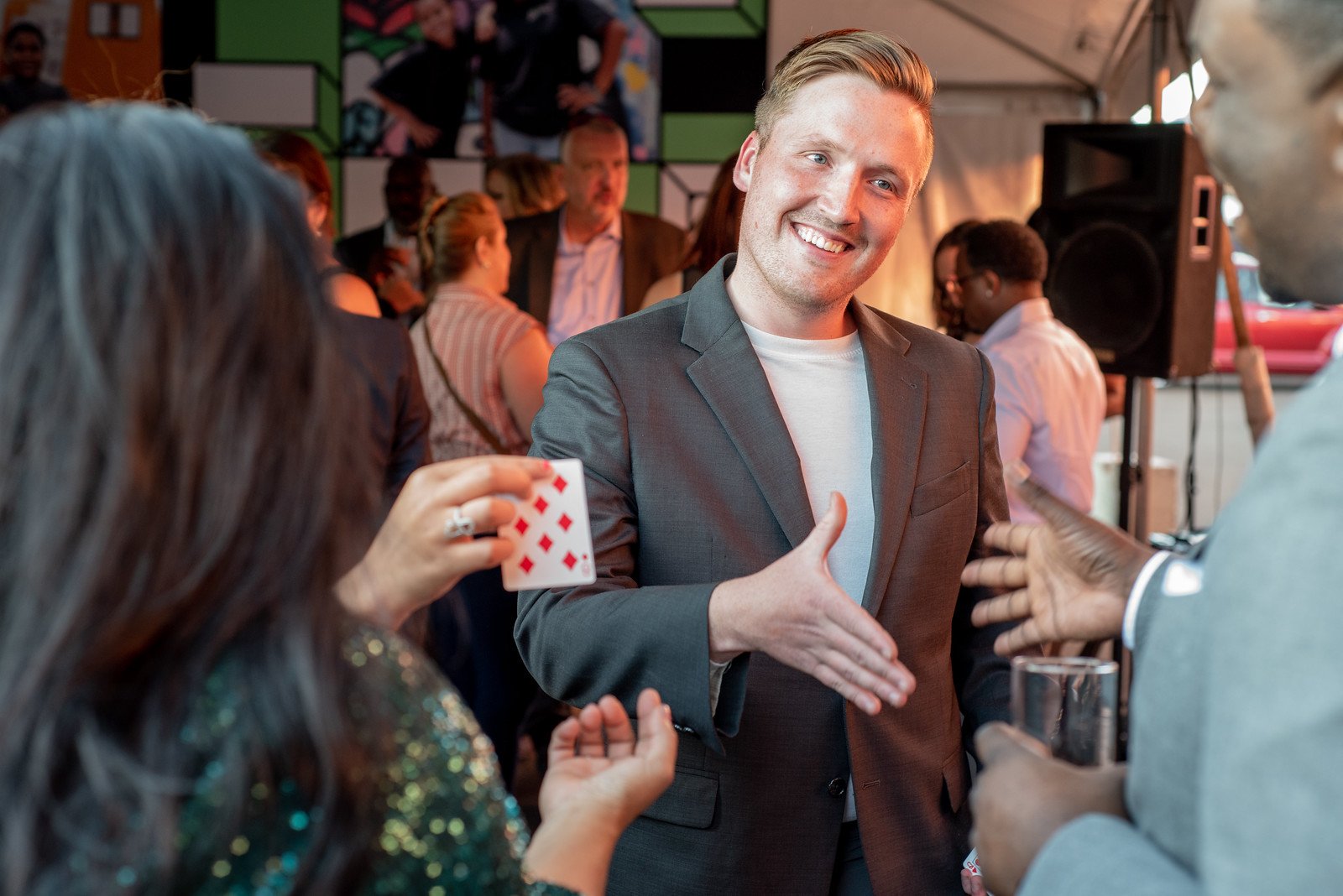 Professional Oregon Magician For Hire - Finn The Magician is a Professional Magic and Professional Mind-Reading for corporate event magician.